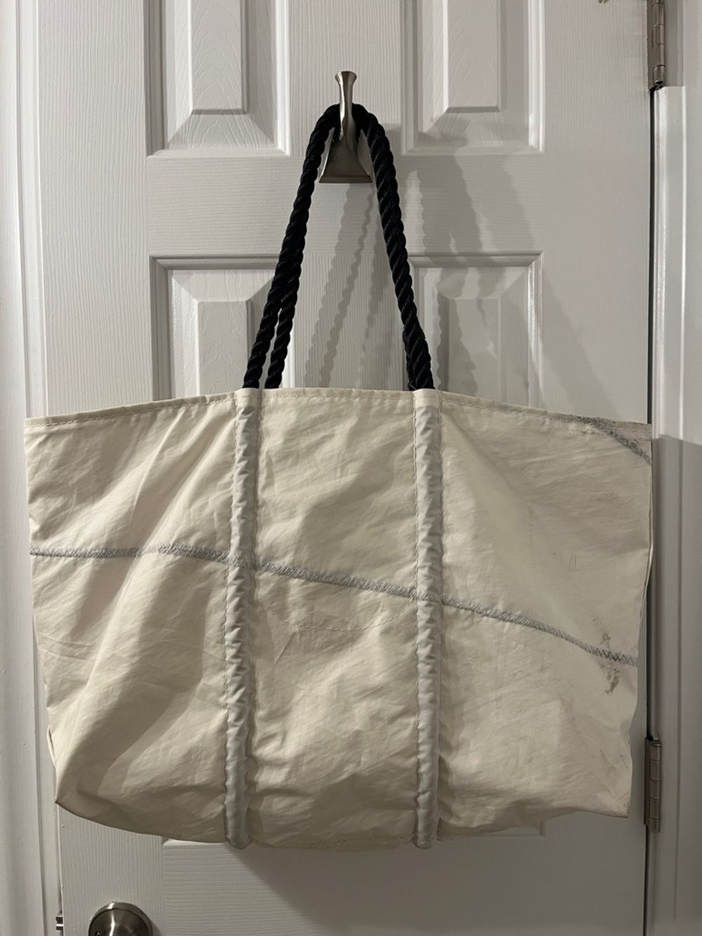 Maine Sea Bag Nautical Anchor Tote Bag in Cream and Navy - Picture 3 of 6